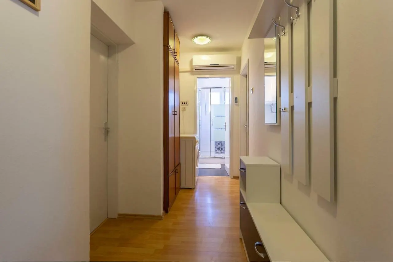 Apartment Anna With Free Private Parking