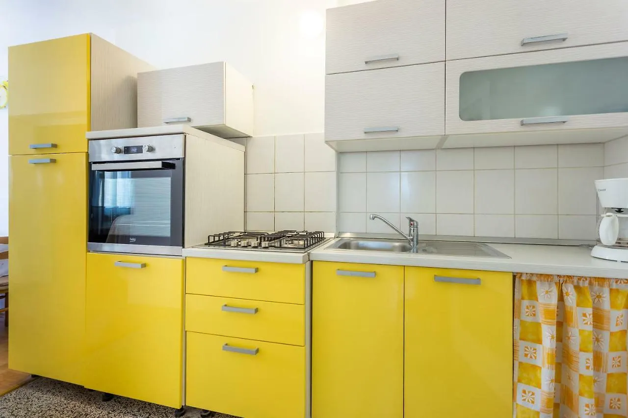 Apartment Anna With Free Private Parking 0*, Pula