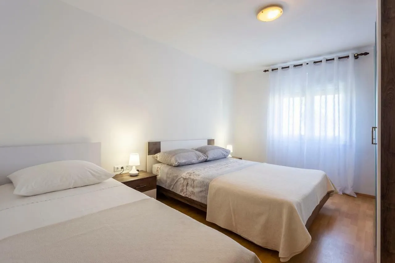 Apartment Anna With Free Private Parking Pola
